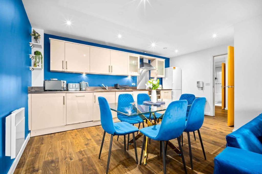Spacious 2 Bed Apt B'Ham Cc With Parking Sleeps 7 Birmingham Kültér fotó